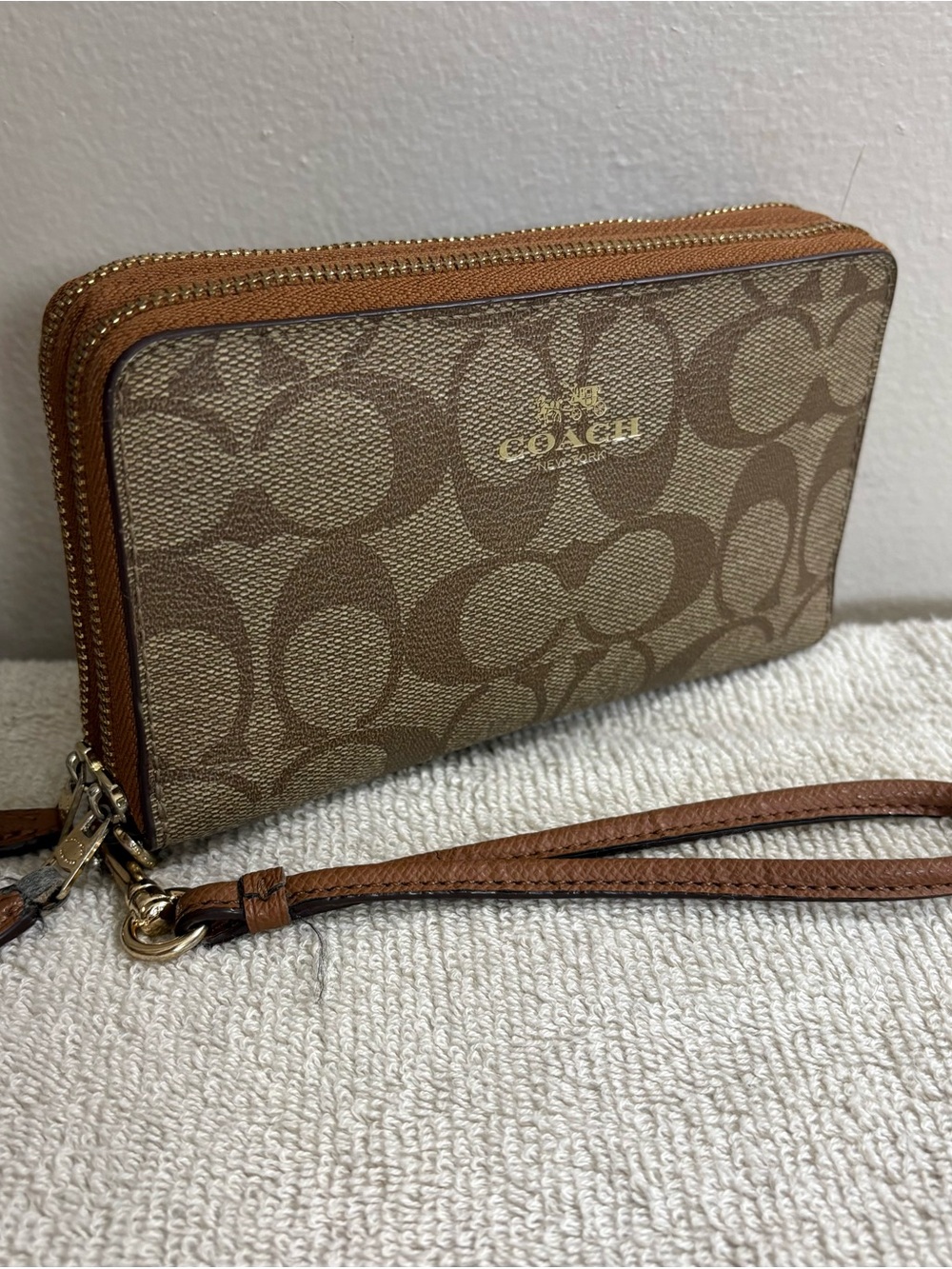 Vintage COACH Beige & Brown SIGNATURE C Double ZIP Around WRISTLET WALLET - Picture 3 of 5